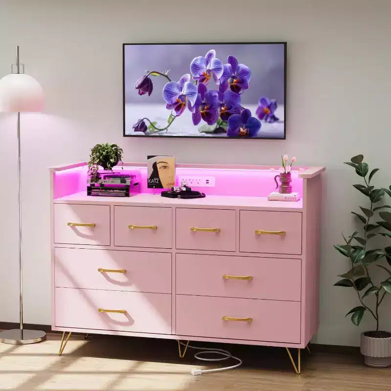 Commode DobleePy rose à 8 tiroirs avec station de charge, lumières LED RGB, grande commode basse pour chambre à coucher, coiffeuse ou configuration de jeu