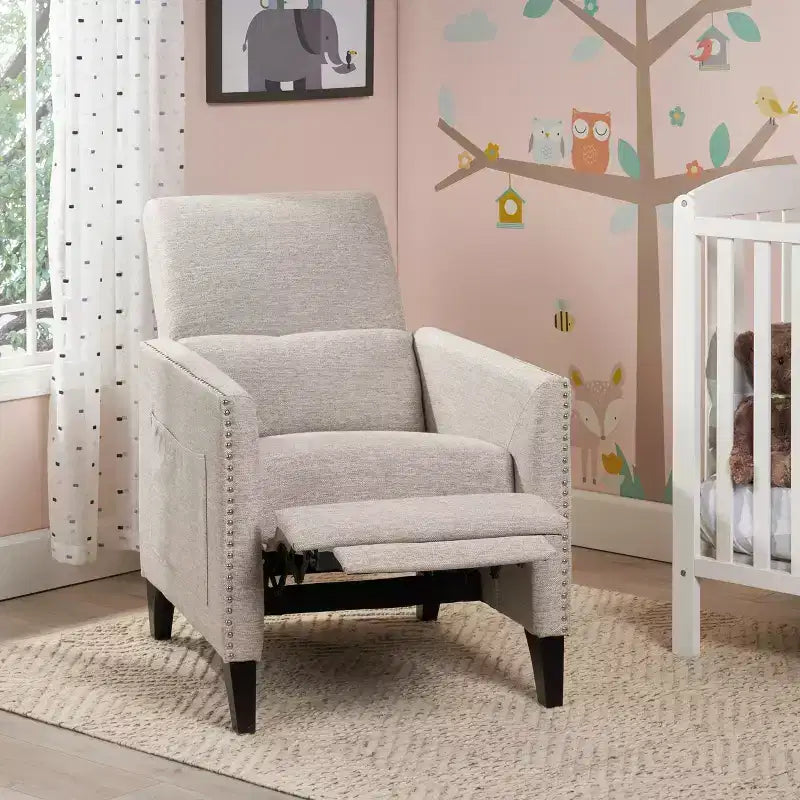 Fauteuil inclinable contemporain GDFStudio Alscot en tissu avec clous décoratifs