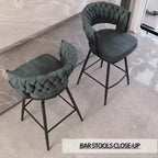 Tabourets de bar pivotants Okak 26, lot de 2, revêtement en daim avec repose-pieds et dossier tissé, pieds noirs, tabourets de comptoir pour îlot de cuisine
