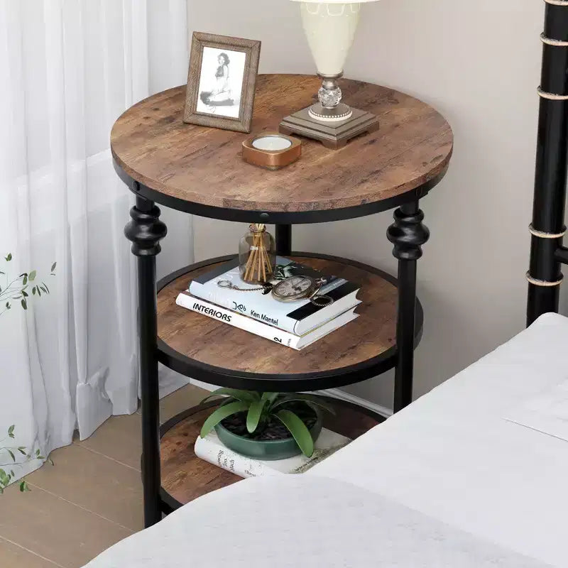 Petite table d'appoint, table basse ronde avec 3 étagères pour salon, chambre à coucher, table de chevet d'appoint avec cadre en acier pour petits espaces