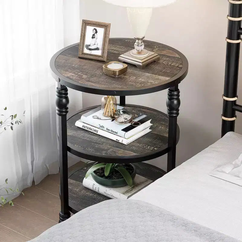 Petite table d'appoint, table basse ronde avec 3 étagères pour salon, chambre à coucher, table de chevet d'appoint avec cadre en acier pour petits espaces