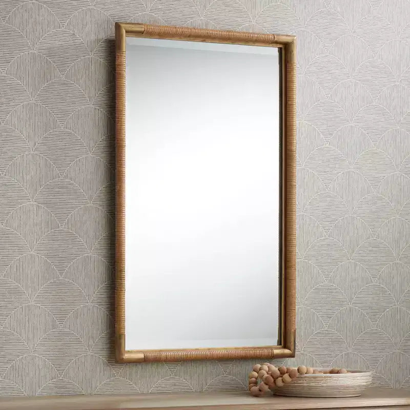 Miroir de courtoisie Uttermost Kampar en rotin et or vieilli, 58 x 91 cm