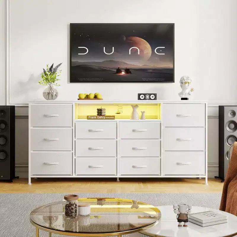Meuble TV commode de 63 pouces avec 12 tiroirs, commode en tissu avec station de charge et lumières LED, étagères ouvertes pour TV de 65-75 pouces, meuble de divertissement moderne