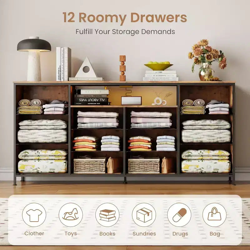 Meuble TV commode de 63 pouces avec 12 tiroirs, commode en tissu avec station de charge et lumières LED, étagères ouvertes pour TV de 65-75 pouces, meuble de divertissement moderne