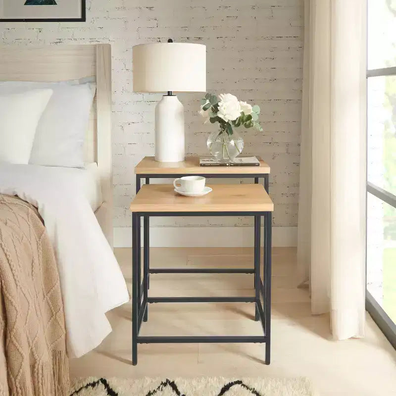 Lot de 2 tables d'appoint gigognes Alaterre Furniture avec plateaux en bois et bases en métal, tables d'appoint modernes et minimalistes pour salon, appartement ou dortoir, chêne