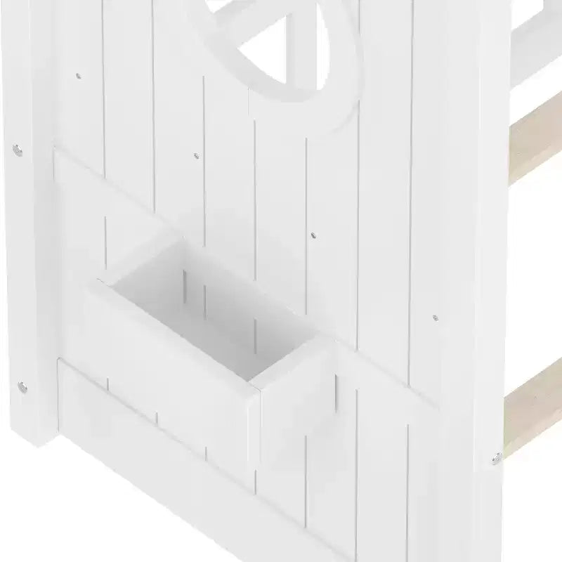Lit cabane Polibi avec étagères de rangement intégrées et toit à lattes