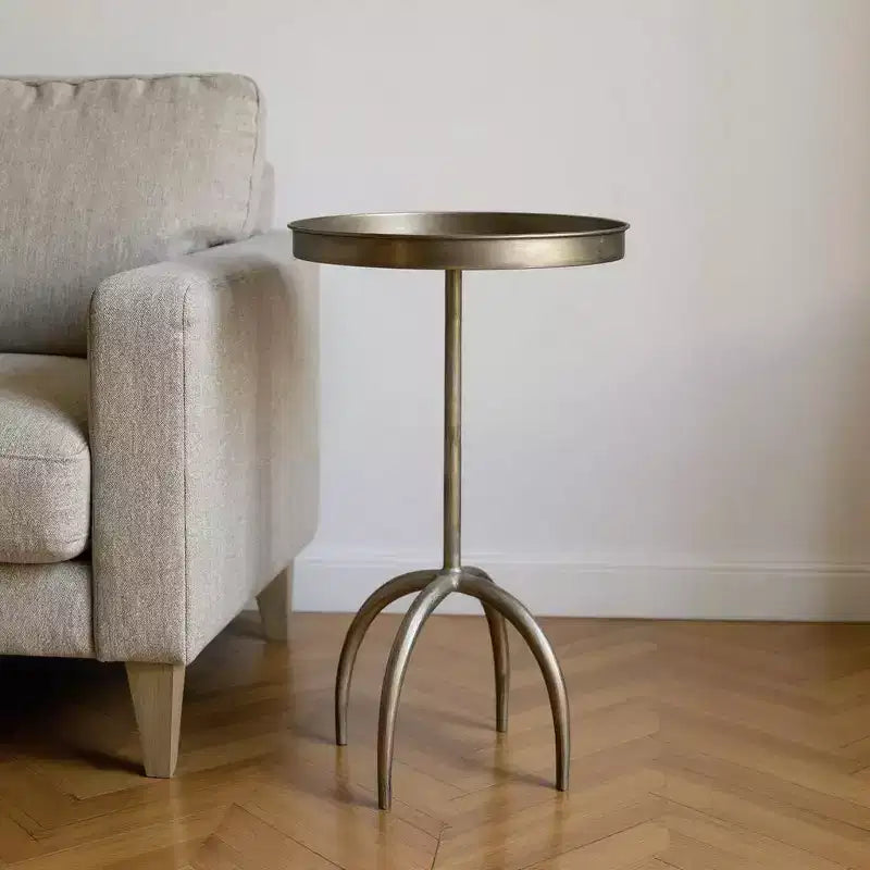 HomeRoots 23 Table d'appoint ronde en fer vieilli sur pied en laiton
