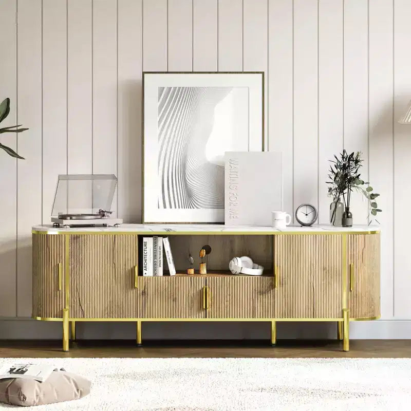 Meuble TV cannelé, centre de divertissement TV avec plateau en faux marbre, console avec étagères réglables et portes coulissantes, pour salon, chambre à coucher