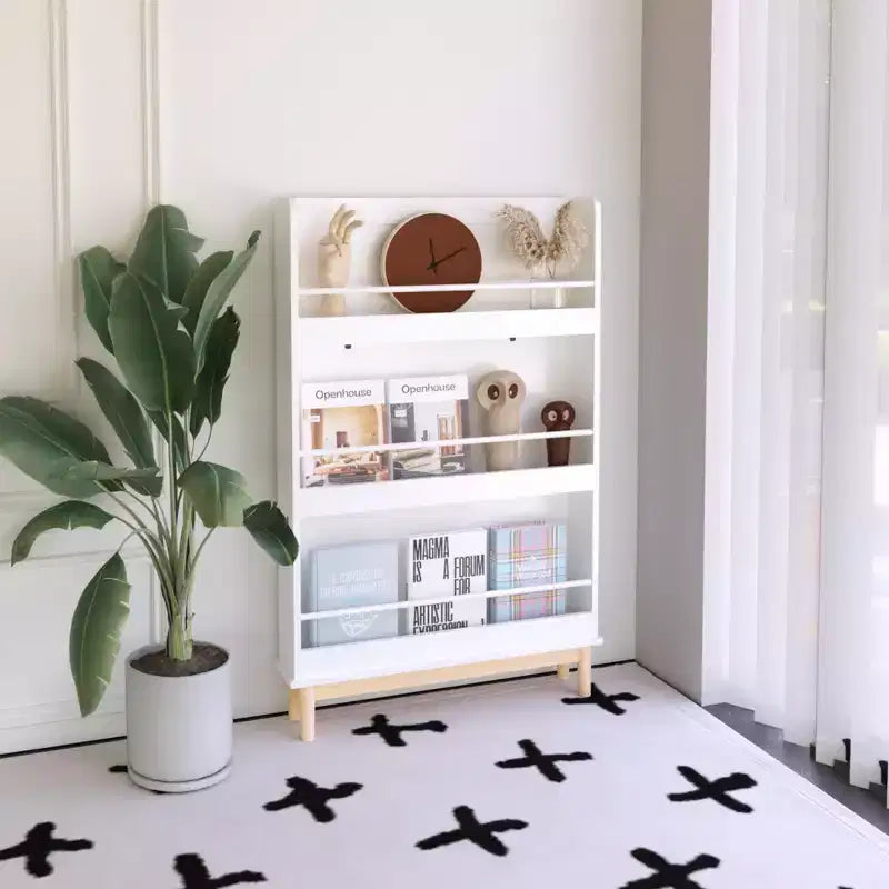 Étagère à Livres Okak pour Enfants, Bibliothèque avec 3 Étagères de Présentation Frontales et Base en Bois Naturel, Vitrine pour Chambre d'Enfant, Crèche ou Salle de Jeux, Blanc