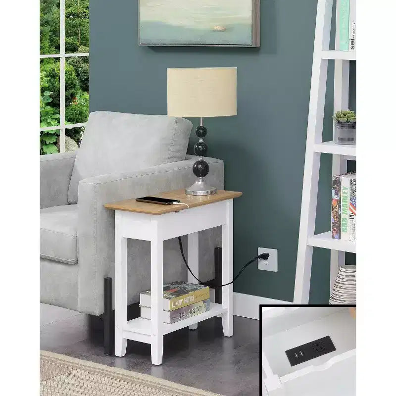 Table d'appoint relevable HomeStock Belmont avec station de charge intégrée, ports USB, prises de courant et rangement dissimulé pour les essentiels du salon