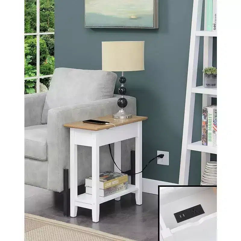 Table d'appoint relevable HomeStock Belmont avec station de charge intégrée, ports USB, prises de courant et rangement dissimulé pour les essentiels du salon