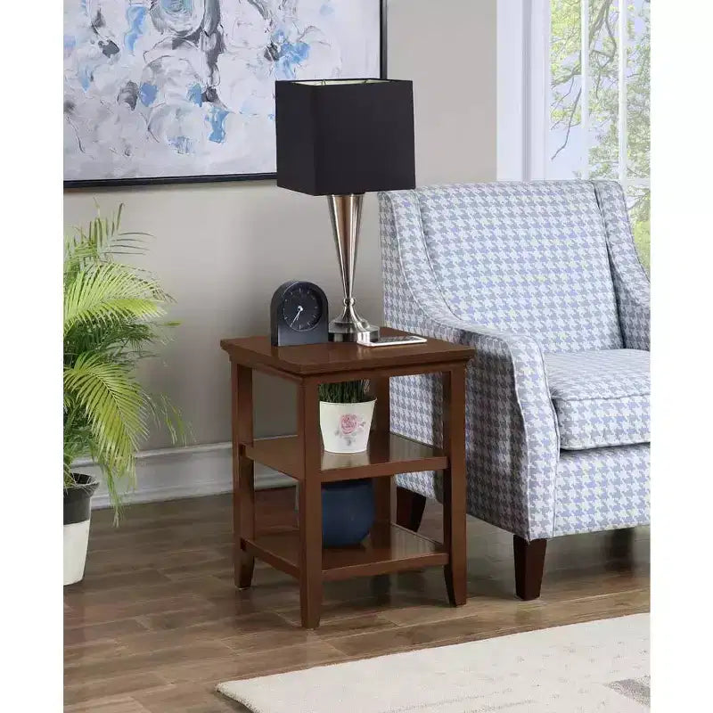 Table d'appoint Belmont HomeStock avec deux étagères de rangement, table d'appoint minimaliste élégante en bois d'hévéa pour la présentation et l'organisation du salon