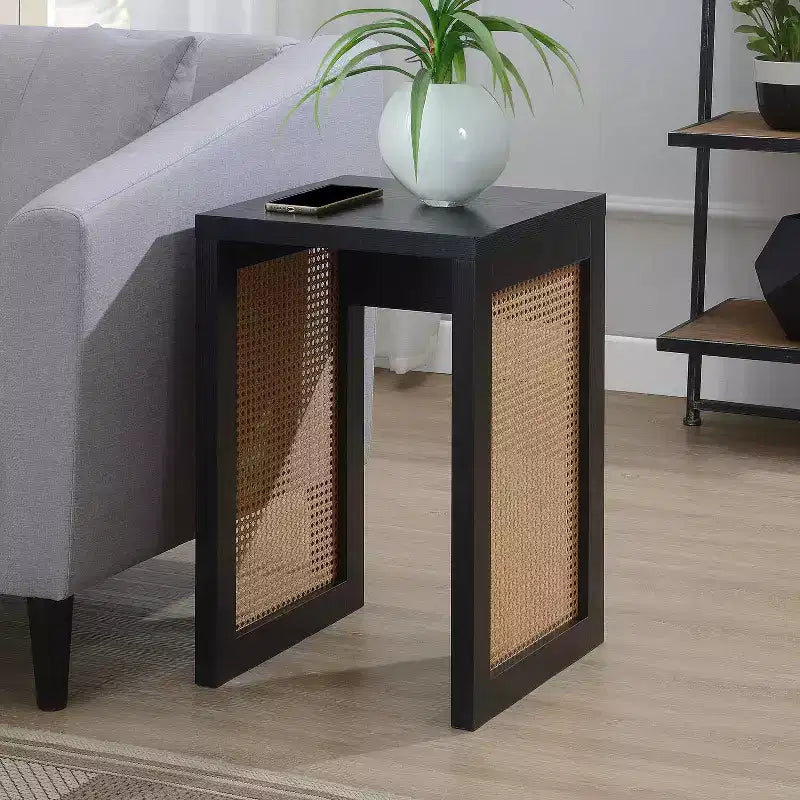 HomeStock Belmont Table d'appoint carrée avec panneaux latéraux en rotin tressé et design bohème moderne pour salon ou chambre à coucher