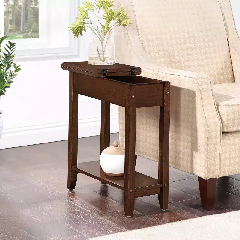 Table d'appoint compacte HomeStock Belmont avec porte-revues intégré, design en C pour un placement facile près du canapé et une utilisation pratique dans le salon