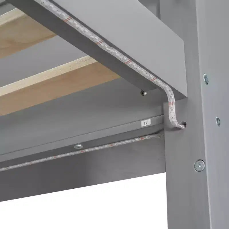 Lit mezzanine double de jeu avec bureau et LED, cadre de lit mezzanine en bois avec étagères de rangement et une penderie suspendue