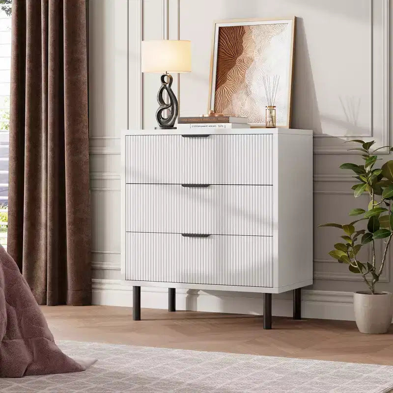 Commode à 3 tiroirs cannelés, chiffonnier de 71 cm de large avec dispositif anti-basculement, table de chevet haute en bois avec rangement et pieds en métal pour chambre, couloir