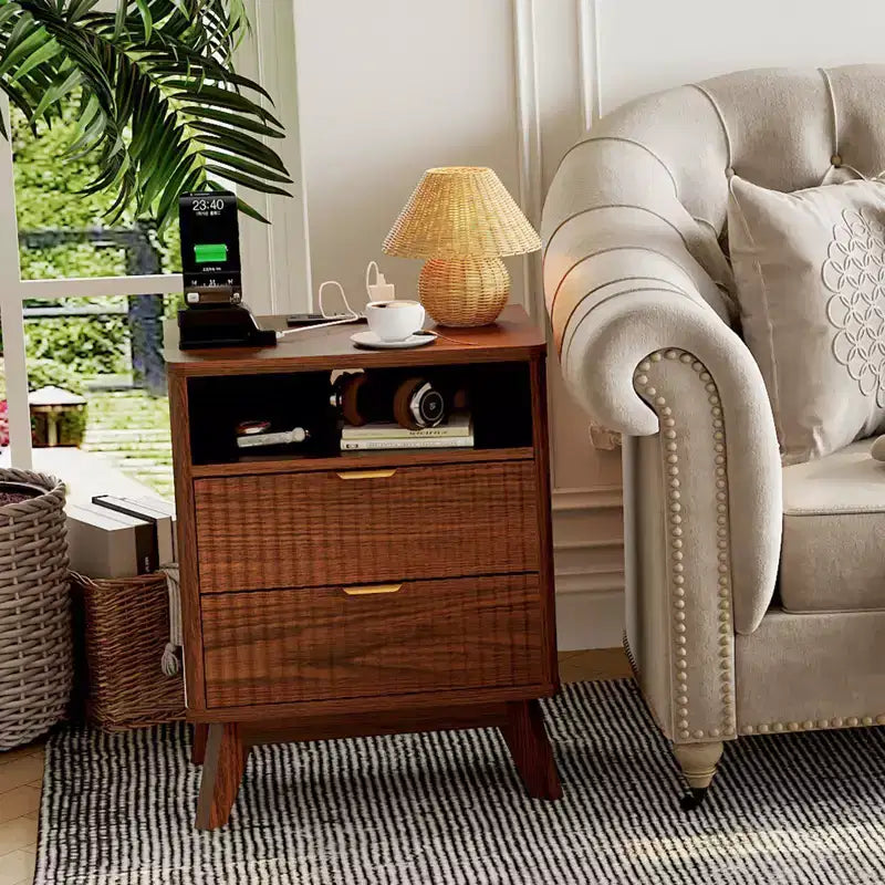 Table de chevet cannelée moderne CuisinSmart avec station de charge USB, classeurs à 2 tiroirs, tables d'appoint pour salon, chambre à coucher, bureau à domicile