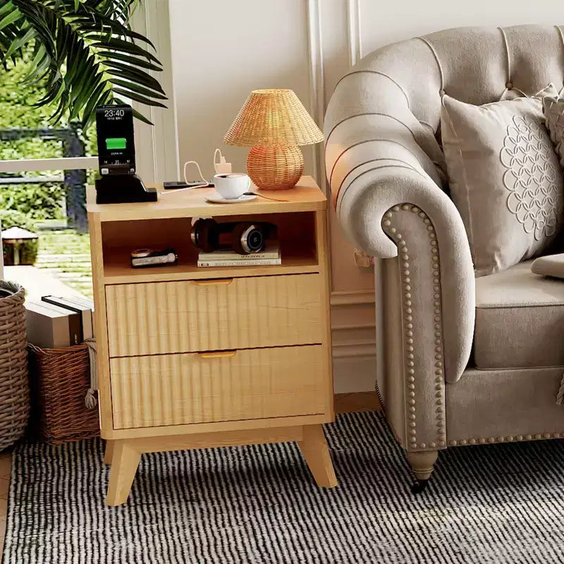 Table de chevet cannelée moderne CuisinSmart avec station de charge USB, classeurs à 2 tiroirs, tables d'appoint pour salon, chambre à coucher, bureau à domicile