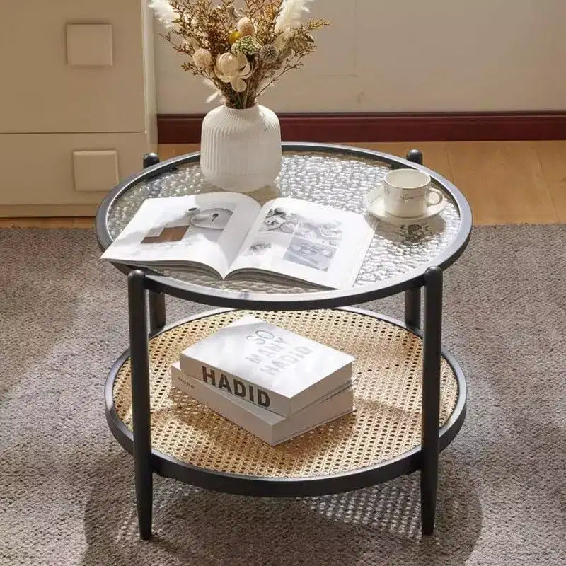 Table basse de 65 cm avec double plateau en verre ondulé et panneau en rotin PE, cadre en fer noir