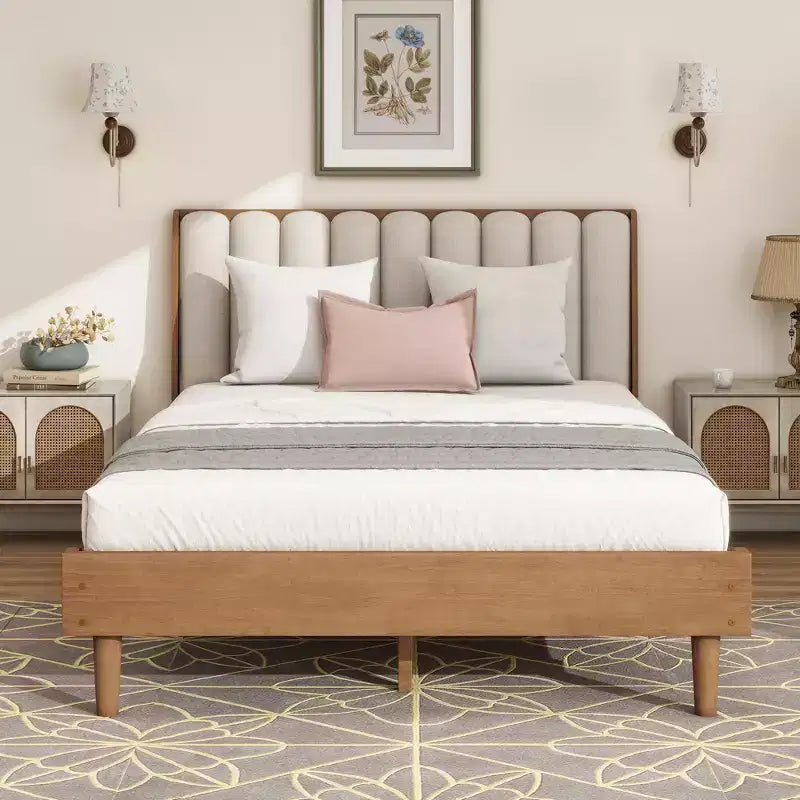 Lit en bois GDFStudio Ophelia Farmhouse avec tête de lit capitonnée