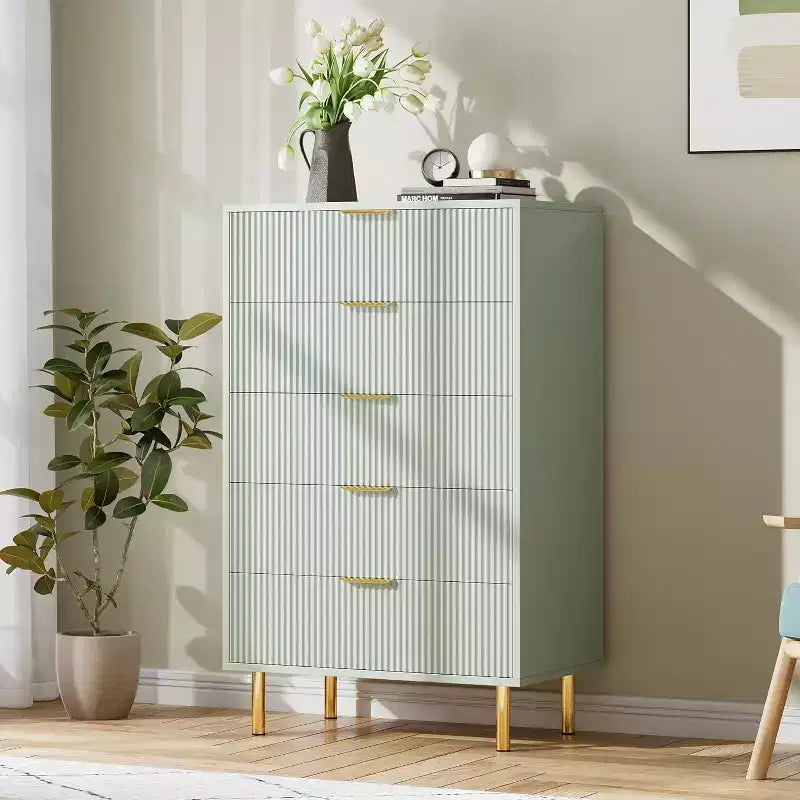 Commode à 5 tiroirs COZONY - 48 pouces, commode moderne haute avec poignées métalliques dorées, panneaux en bois cannelé, dispositif anti-basculement pour chambre, salon, couloir