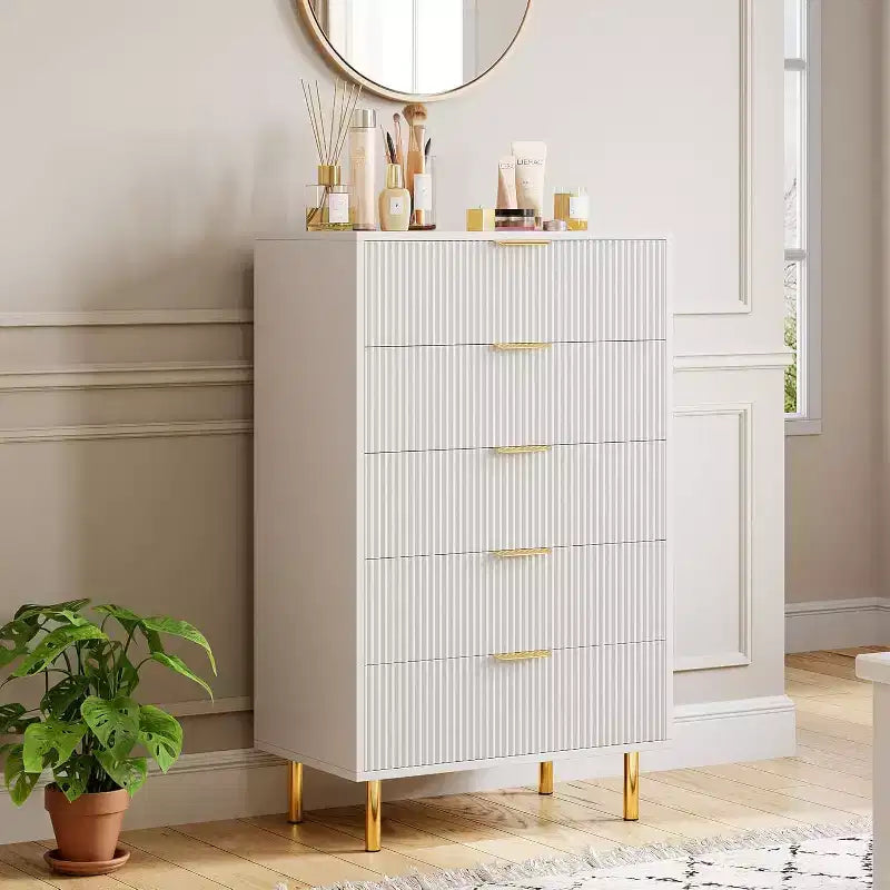 Commode à 5 tiroirs COZONY - 48 pouces, commode moderne haute avec poignées métalliques dorées, panneaux en bois cannelé, dispositif anti-basculement pour chambre, salon, couloir