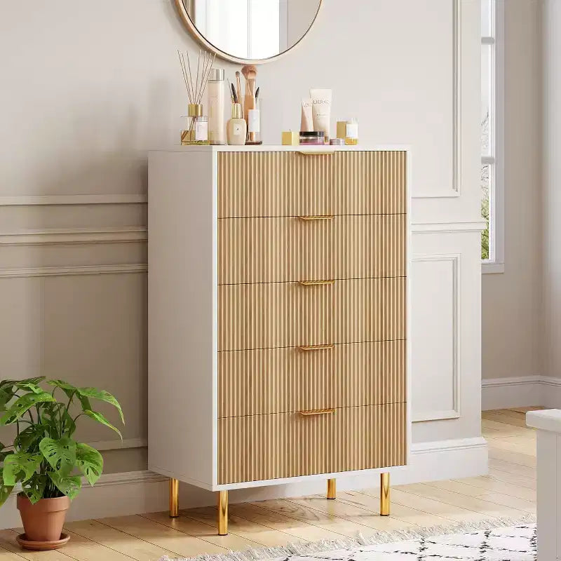 Commode à 5 tiroirs COZONY - 48 pouces, commode moderne haute avec poignées métalliques dorées, panneaux en bois cannelé, dispositif anti-basculement pour chambre, salon, couloir