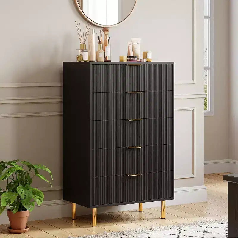 Commode à 5 tiroirs COZONY - 48 pouces, commode moderne haute avec poignées métalliques dorées, panneaux en bois cannelé, dispositif anti-basculement pour chambre, salon, couloir