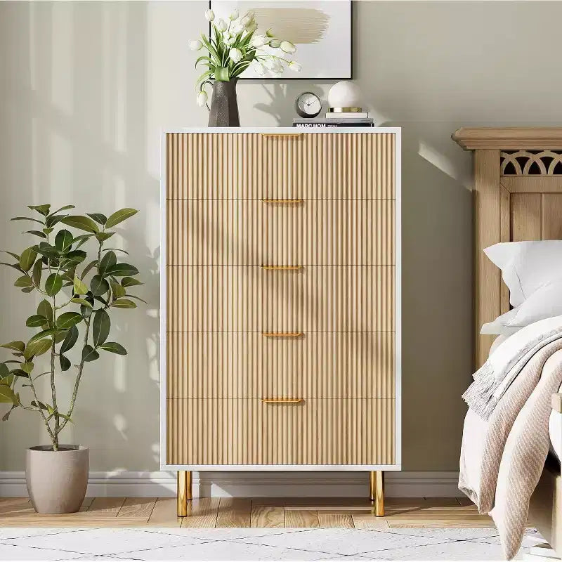 Commode à 5 tiroirs COZONY - 48 pouces, commode moderne haute avec poignées métalliques dorées, panneaux en bois cannelé, dispositif anti-basculement pour chambre, salon, couloir