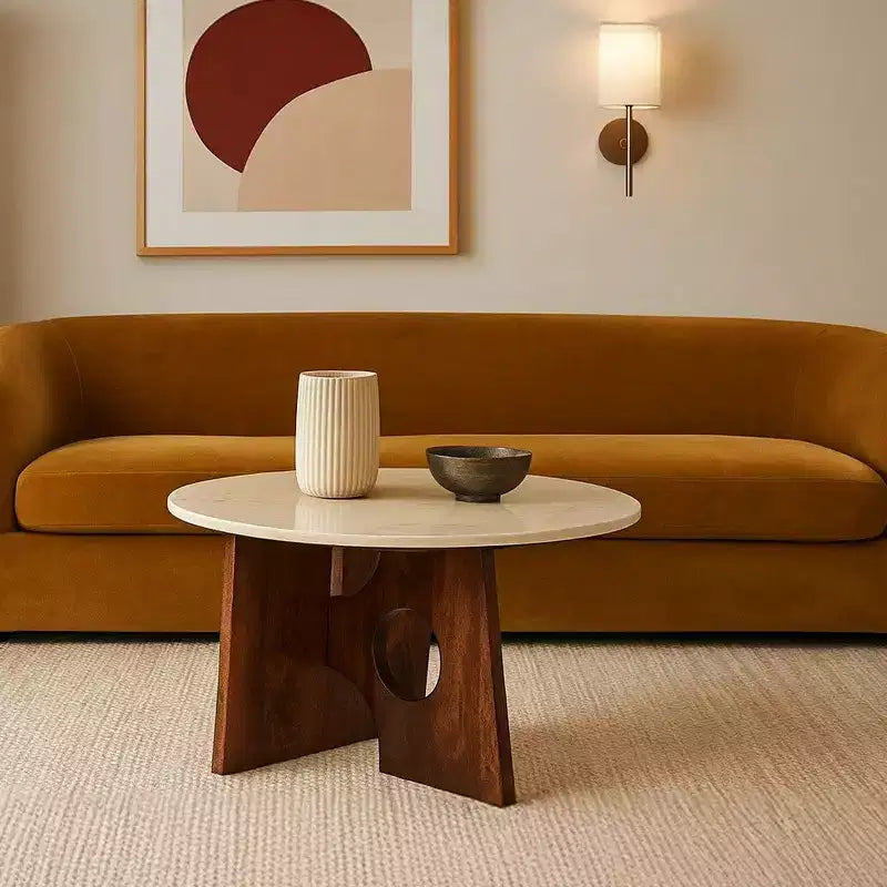 Table basse Royal Hampton, dessus en marbre rond naturel de 27 pouces, base sculpturale en bois de manguier