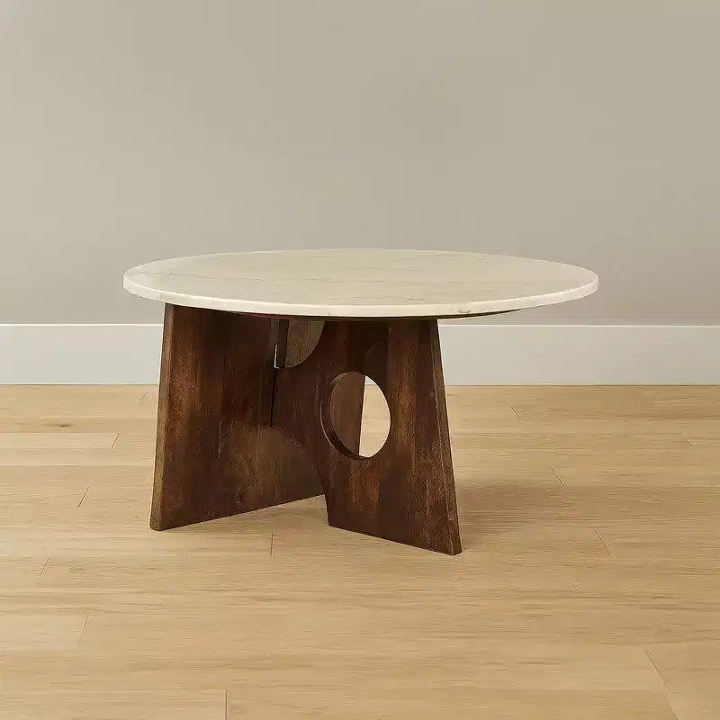 Table basse Royal Hampton, dessus en marbre rond naturel de 27 pouces, base sculpturale en bois de manguier
