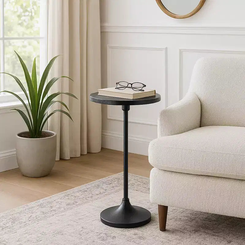 Table d'appoint élégante, table de chevet ou petite table de nuit pour la décoration intérieure - Table à boisson en métal mince avec plateau en marbre et base trompette