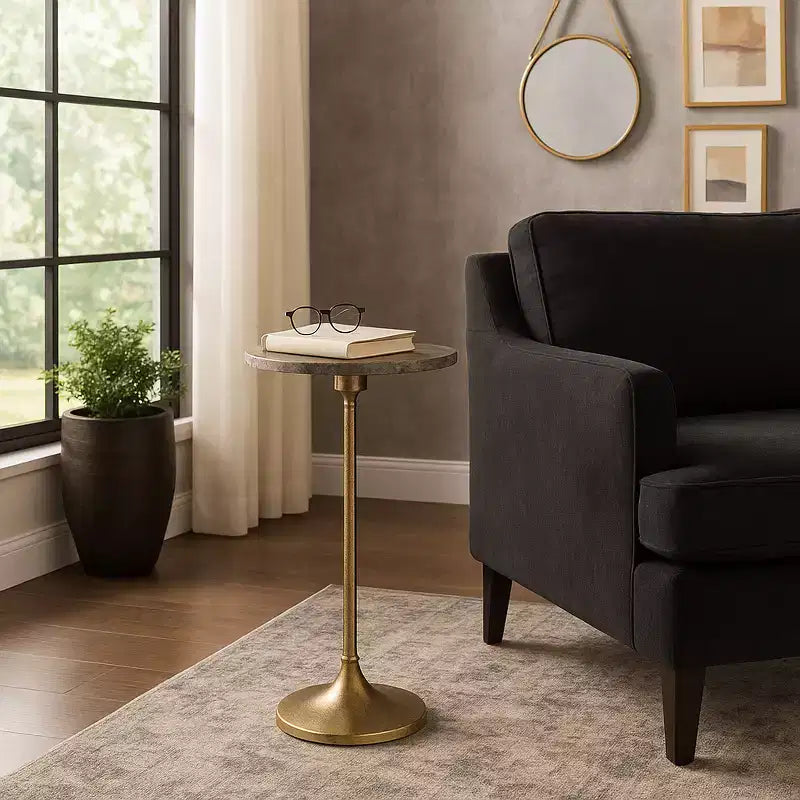 Table d'appoint élégante, table de chevet ou petite table de nuit pour la décoration intérieure - Table à boisson en métal mince avec plateau en marbre et base trompette