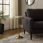 Table d'appoint élégante, table de chevet ou petite table de nuit pour la décoration intérieure - Table à boisson en métal mince avec plateau en marbre et base trompette