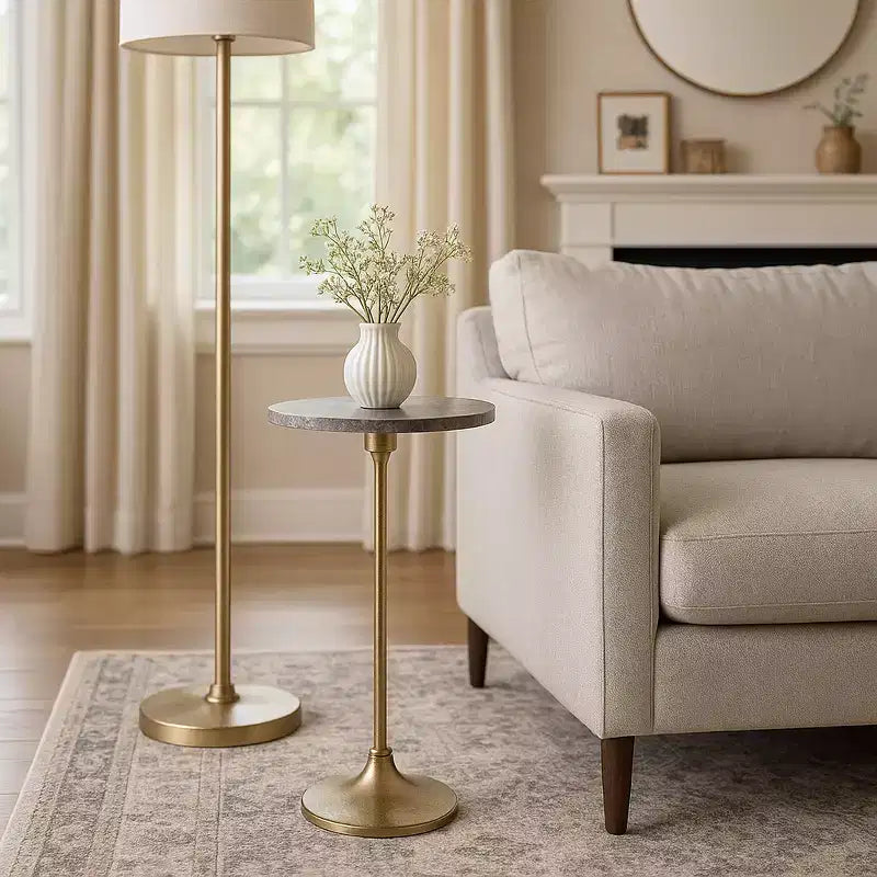 Table d'appoint élégante, table de chevet ou petite table de nuit pour la décoration intérieure - Table à boisson en métal mince avec plateau en marbre et base trompette