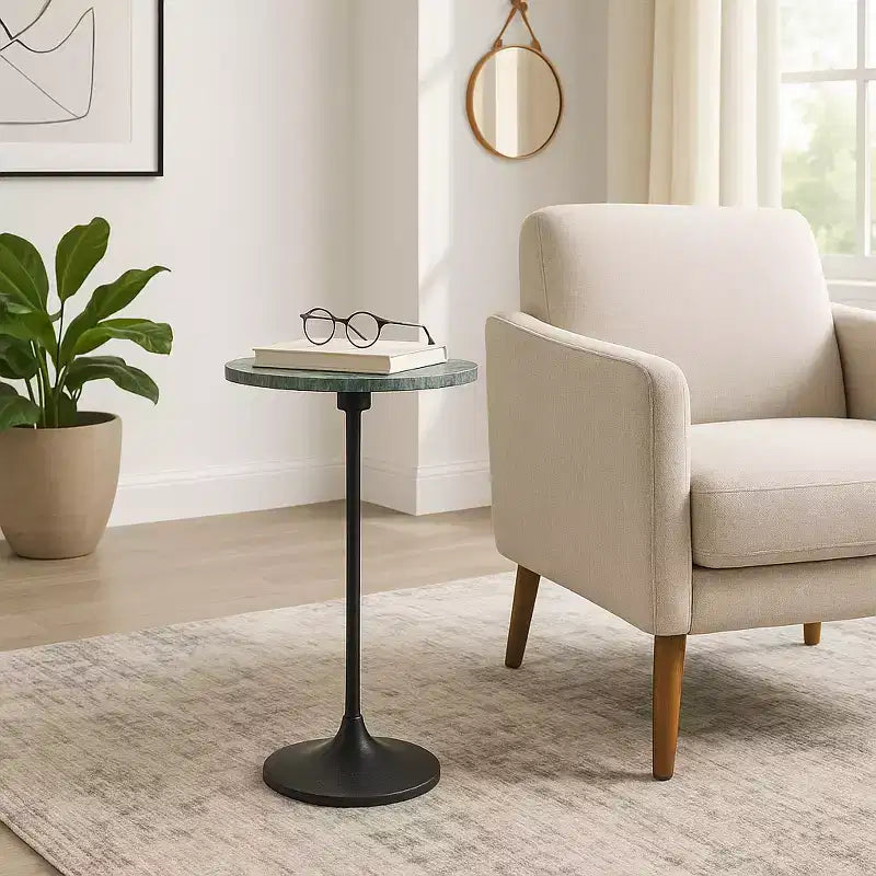 Table d'appoint élégante, table de chevet ou petite table de nuit pour la décoration intérieure - Table à boisson en métal mince avec plateau en marbre et base trompette