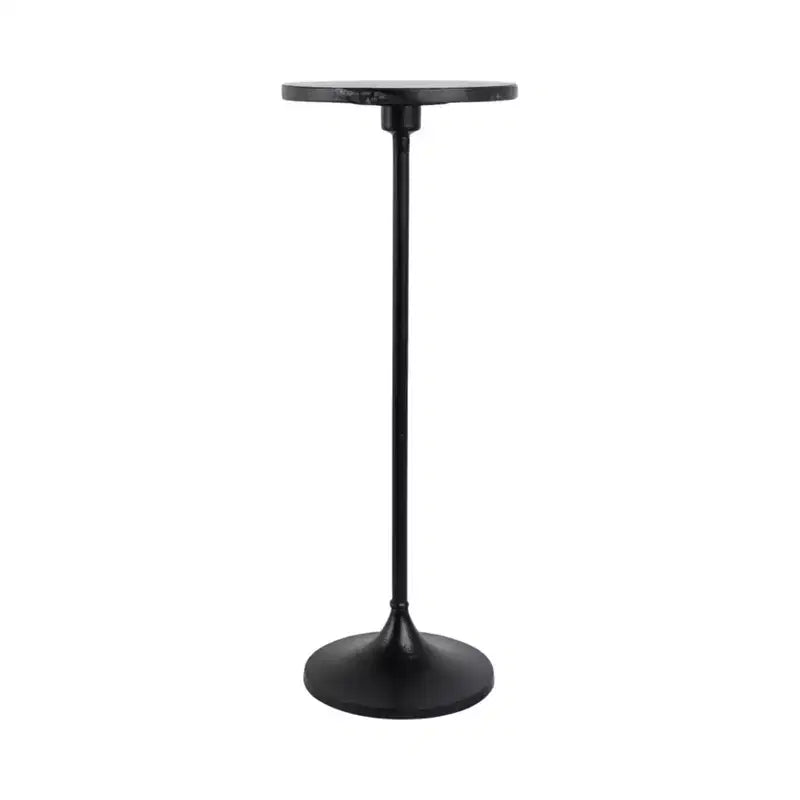 Table d'appoint élégante, table de chevet ou petite table de nuit pour la décoration intérieure - Table à boisson en métal mince avec plateau en marbre et base trompette