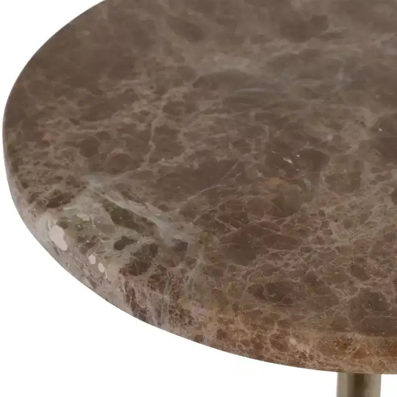 Table d'appoint élégante, table de chevet ou petite table de nuit pour la décoration intérieure - Table à boisson en métal mince avec plateau en marbre et base trompette
