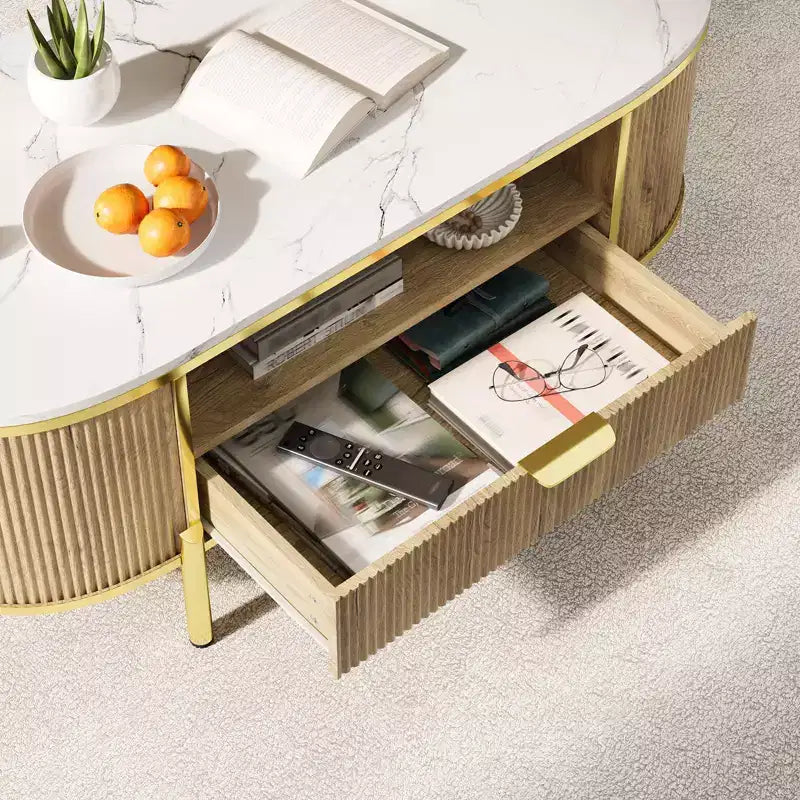 Table basse cannelée moderne, table basse ovale de 122 cm avec tiroir, plateau en faux marbre, table basse en bois avec décor en métal doré pour salon