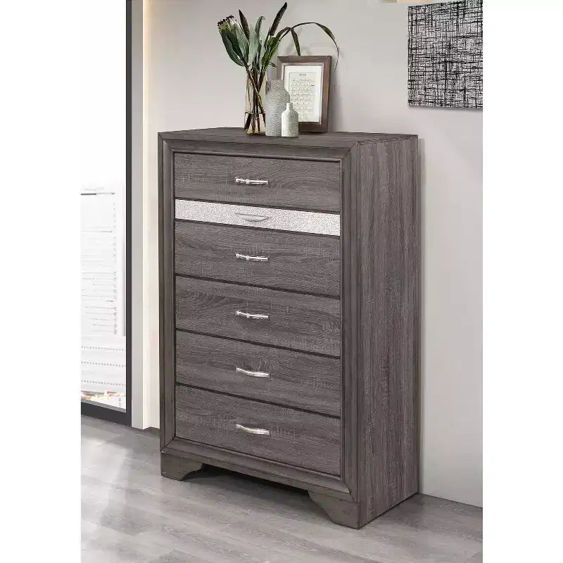 Commode verticale HomeStock de 4 tiroirs en mélamine de 48 cm de hauteur, finition grise