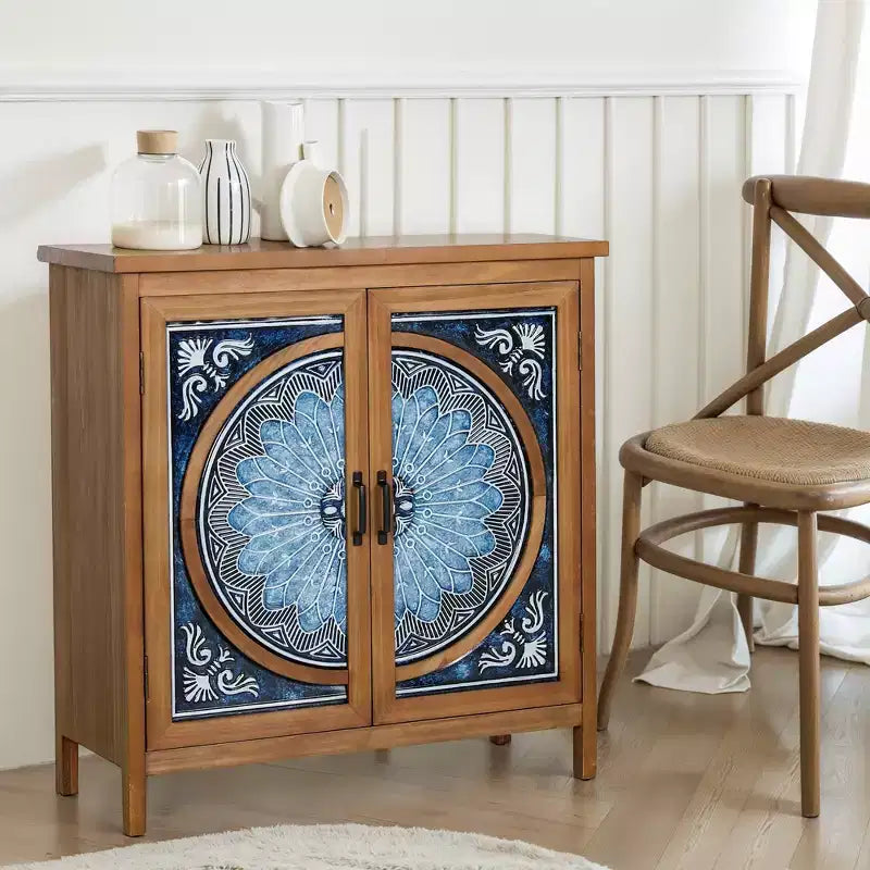 Captiva Designs Meuble de Rangement d'Appoint 2 Portes Effet Vieilli avec Motif Porcelaine Bleue et Blanche pour Entrée Salon