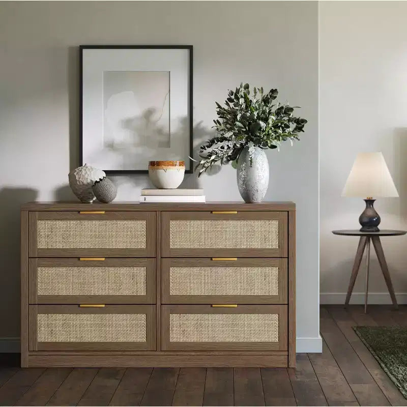 COZONY 53 Commode en rotin pour chambre à coucher, commode bohème à 6 tiroirs, grand meuble de rangement en bois et meuble TV avec poignées métalliques