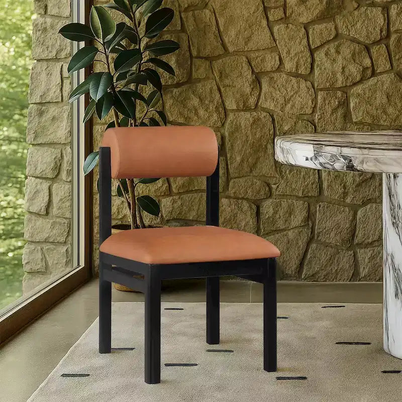 Meridian Furniture, Chaise de salle à manger tapissée en cuir végétalien Roundhill, Lot de 2