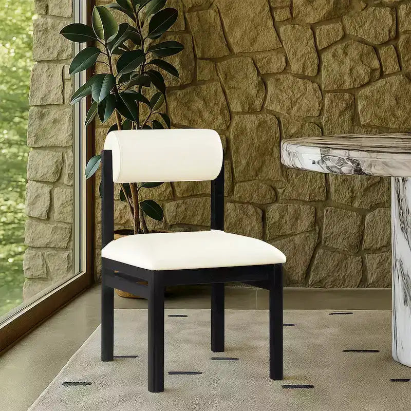 Meridian Furniture, Chaise de salle à manger tapissée en cuir végétalien Roundhill, Lot de 2