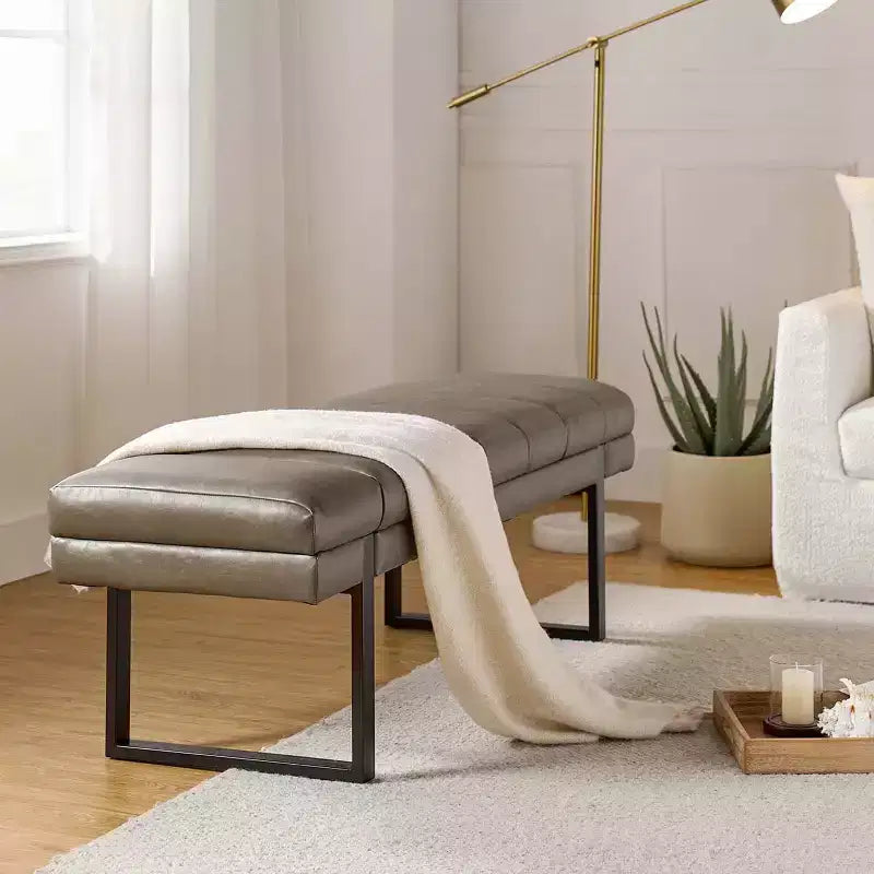 Banc Fritz moderne rembourré capitonné avec pieds en métal|ART OF LIVING DESIGNS
