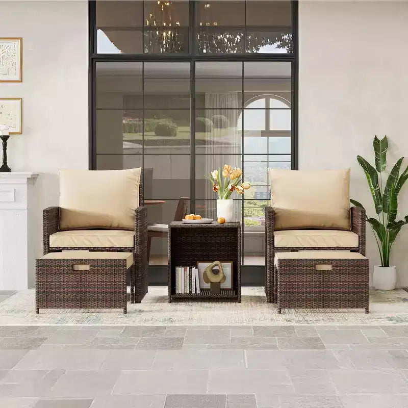 Ensemble de conversation d'extérieur 5 pièces avec 2 poufs et table, chaises longues en rotin PE tout temps avec coussins moelleux, parfait pour balcon, véranda