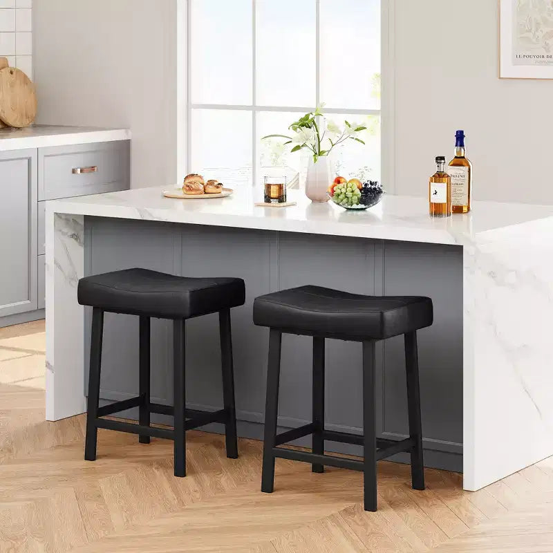 Tabourets de bar en cuir PU de 61 cm, lot de 2, tabourets de bar hauteur comptoir, pieds en métal, sièges épais en forme de selle, tabourets de petit-déjeuner, pour la cuisine