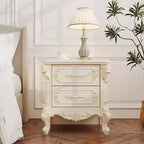 Famapy Table de Chevet Blanche Style Campagne Française avec Deux Tiroirs et Accents Dorés, Sculptures Ornées, Table d'Appoint, Rangement Élégant pour Chambre à Coucher