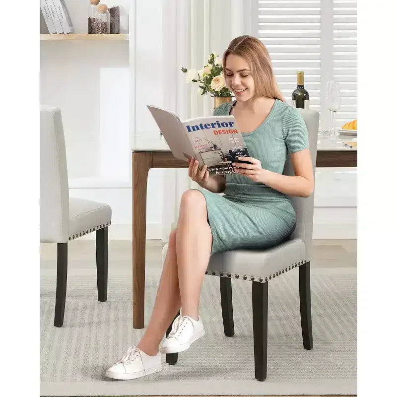 Lot de 2 chaises de salle à manger modernes en tissu, chaises de salle à manger avec pieds en bois, dossier incurvé ergonomique, capacité de 120 kg, pour salle à manger, cuisine