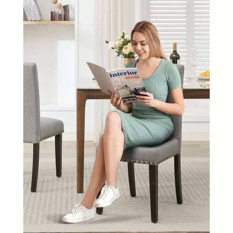 Lot de 2 chaises de salle à manger modernes en tissu, chaises de salle à manger avec pieds en bois, dossier incurvé ergonomique, capacité de 120 kg, pour salle à manger, cuisine